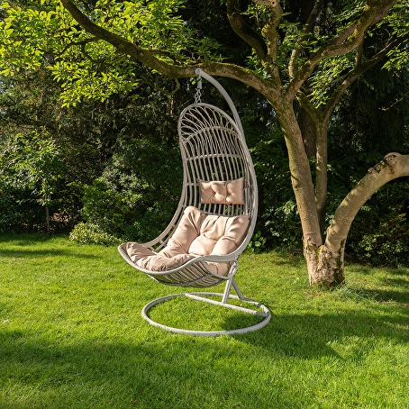 ChillCocoon hangstoel wit met mokka kussens