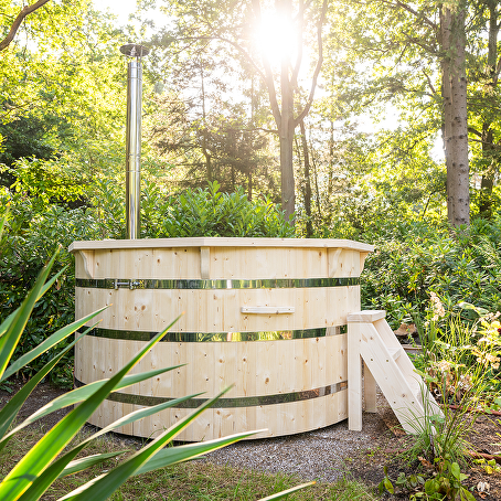 ThermoraLux Hottub ongemonteerd 1900x1900x1045mm met houten cover