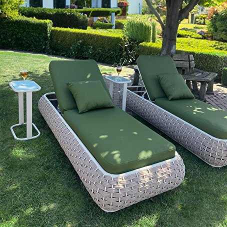 RivieraDream ligbed met bijzettafel bruin wicker