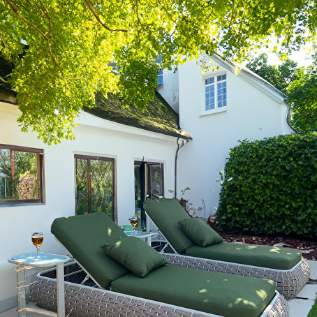 RivieraDream ligbed met bijzettafel bruin wicker